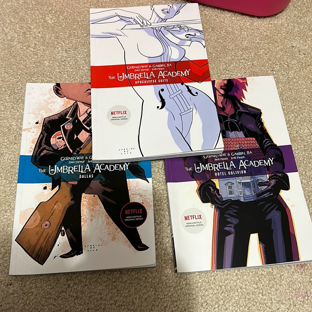 3 “The Umbrella Acedemy” comics